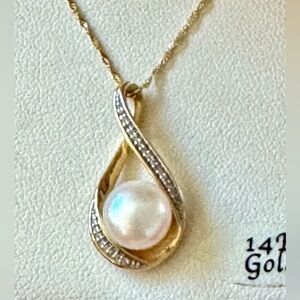 Elegant 14k Gold Pearl and white sapphire accents in a beautiful pendant.